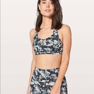 Lululemon Free To Be Serene Bra in color Spring Bloom Multi size 4